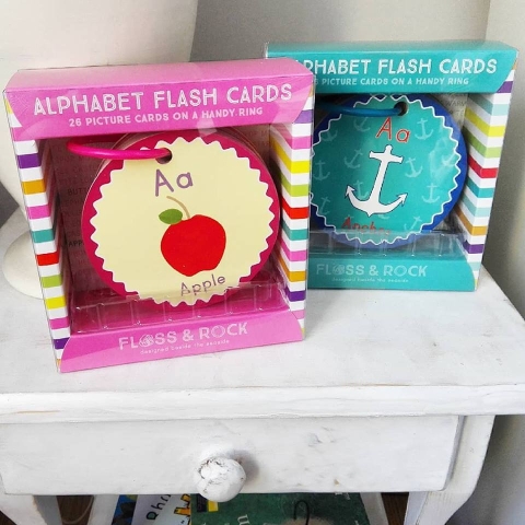 Okrągłe karty z alfabetem dla dzieci na kółku